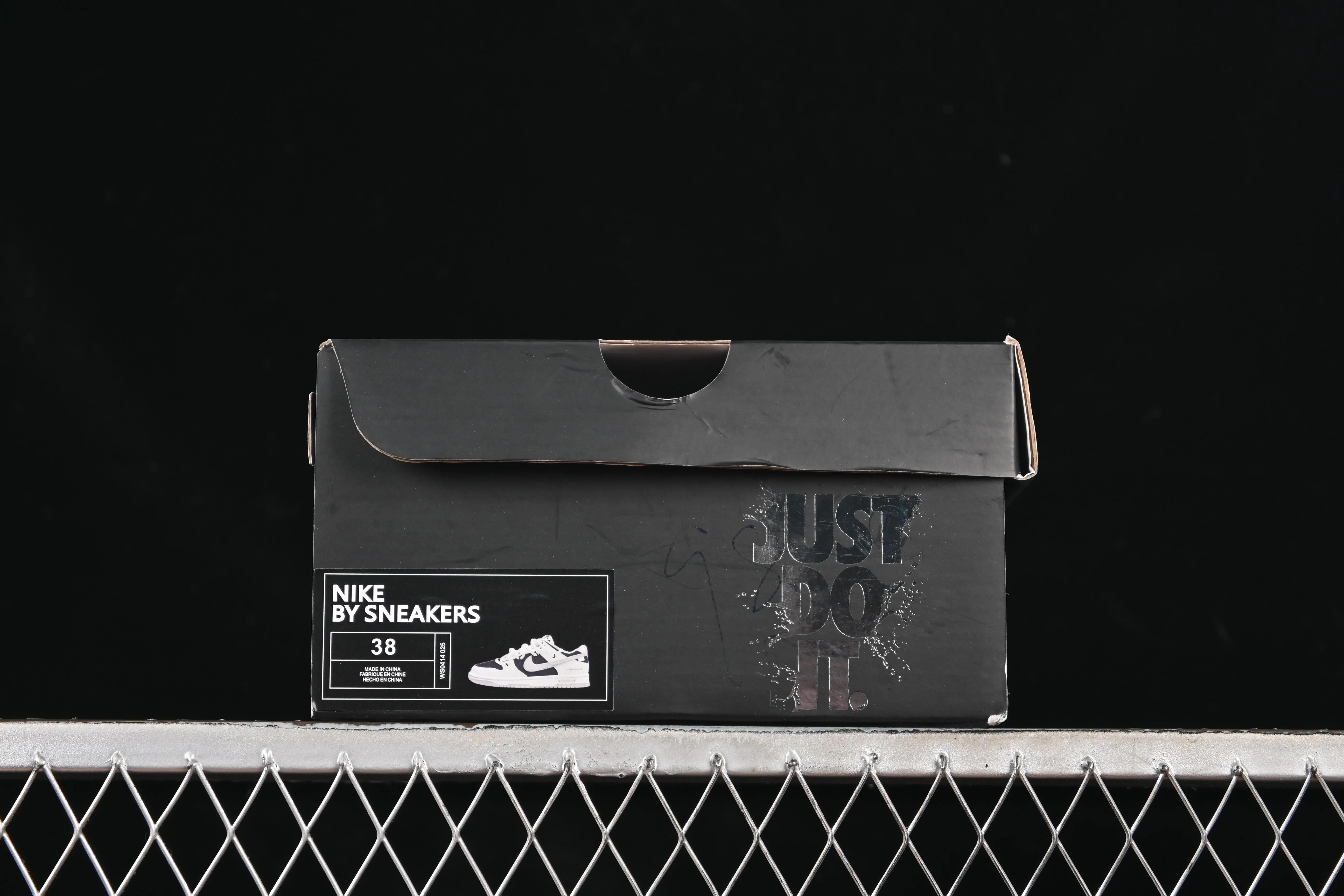 All categories Nk SB Dunk Series Nk SB Dunk Low High-end customized low-top sneakers Nike SB Dunk Low "Just Do it" Strap black and silver Anniversary high-end customized low-top casual sneakers WS0414-025